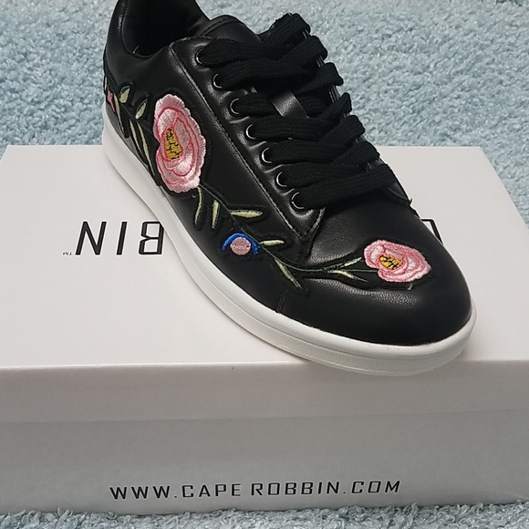 Shoes - Cape Robbin sneaker